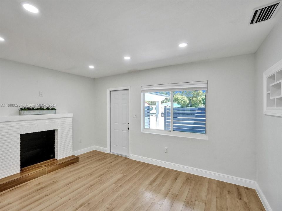 Недавно арендовано: $3,250 (3 спален, 2 ванн, 1229 Квадратных фут)