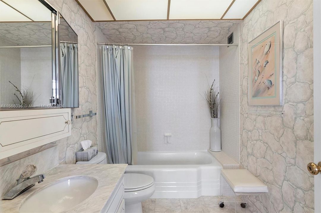 待售: $1,050,000 (2 贝兹, 2 浴室, 1680 平方英尺)