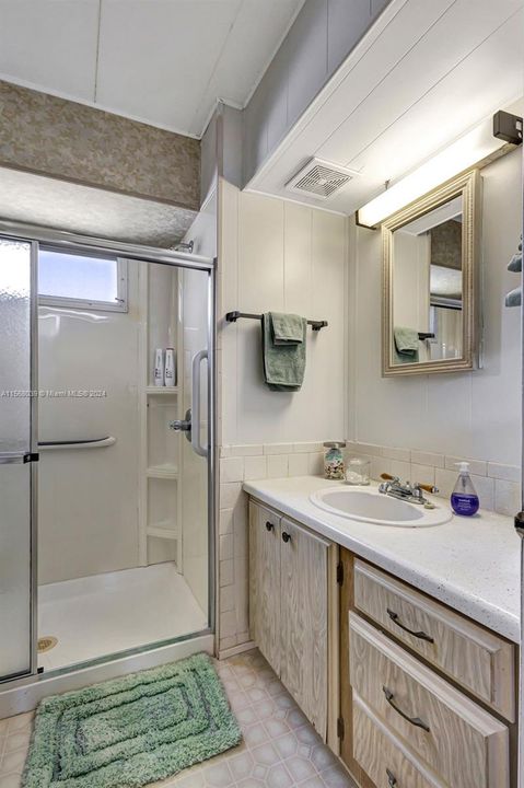 Active With Contract: $150,000 (2 beds, 1 baths, 744 Square Feet)