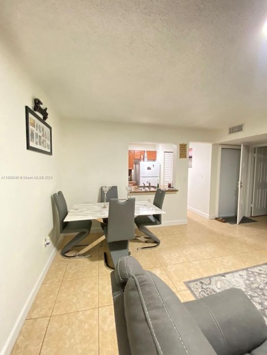 Active With Contract: $273,000 (2 beds, 2 baths, 750 Square Feet)
