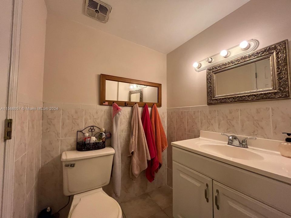 For Sale: $210,000 (1 beds, 1 baths, 720 Square Feet)