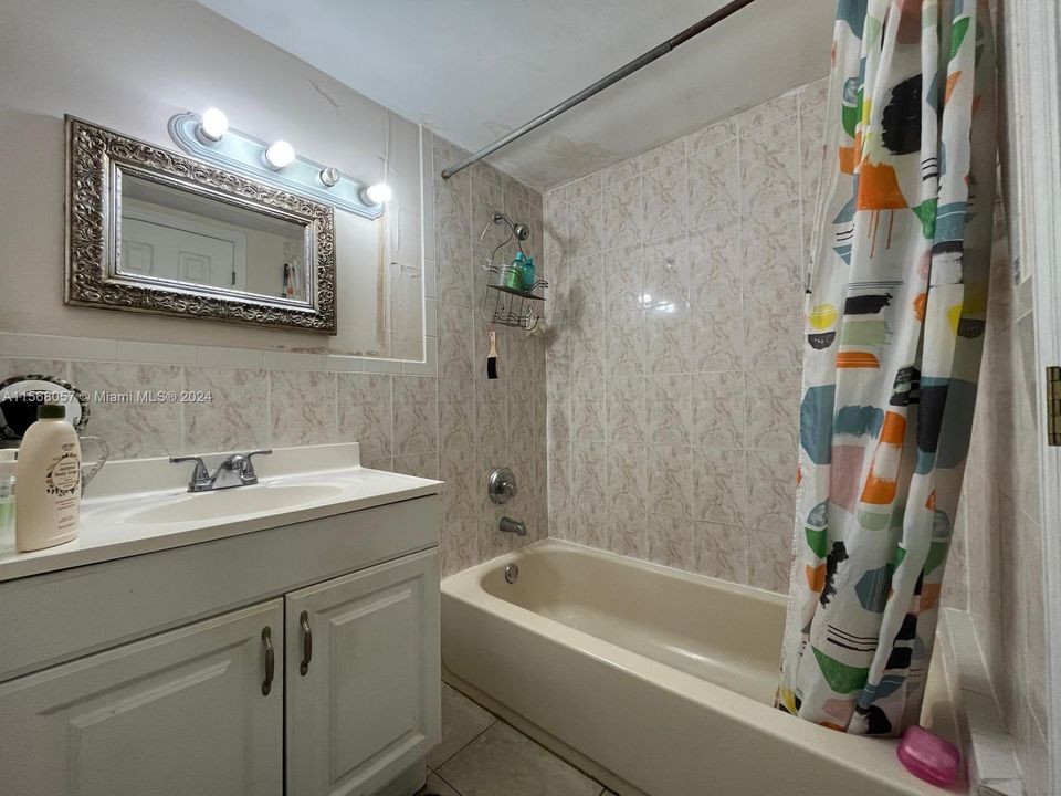 待售: $210,000 (1 贝兹, 1 浴室, 720 平方英尺)