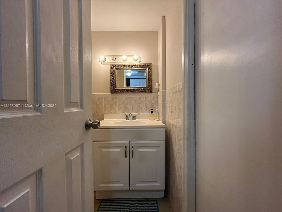 For Sale: $210,000 (1 beds, 1 baths, 720 Square Feet)