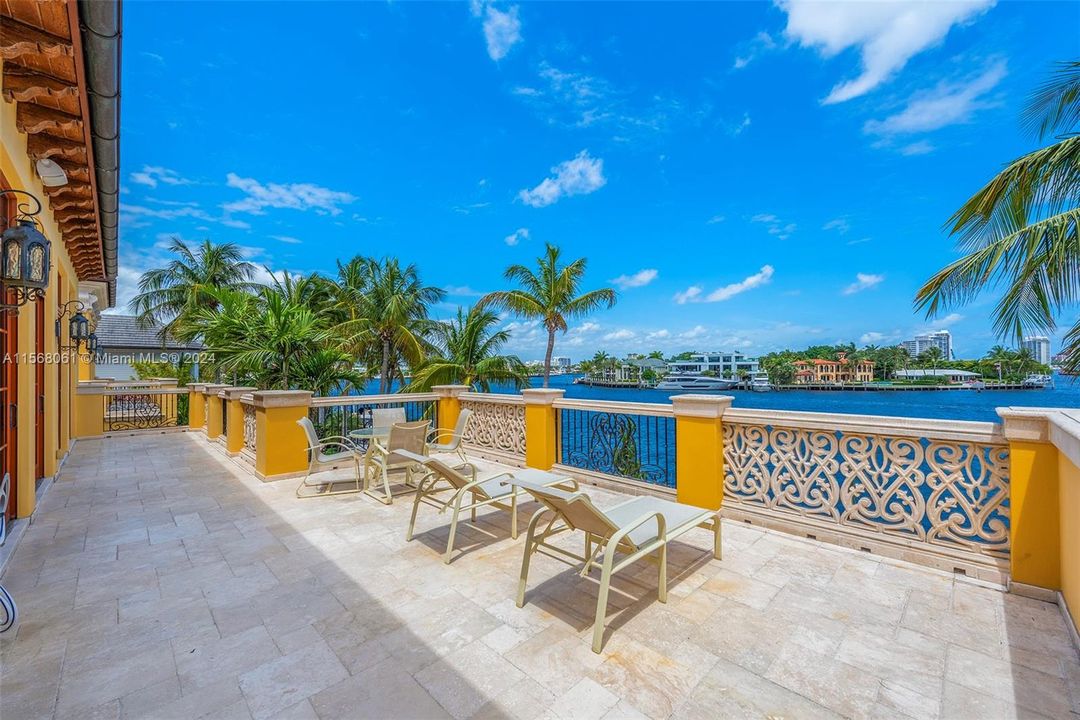 Vendido Recientemente: $17,875,000 (8 camas, 10 baños, 12262 Pies cuadrados)