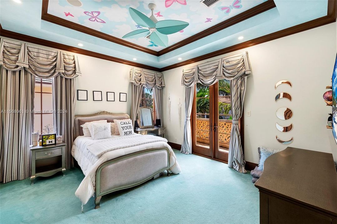 Vendido Recientemente: $17,875,000 (8 camas, 10 baños, 12262 Pies cuadrados)