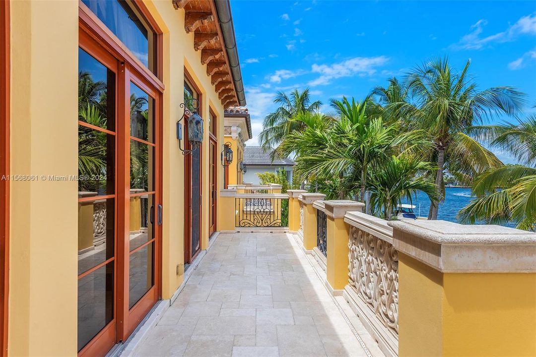 Vendido Recientemente: $17,875,000 (8 camas, 10 baños, 12262 Pies cuadrados)