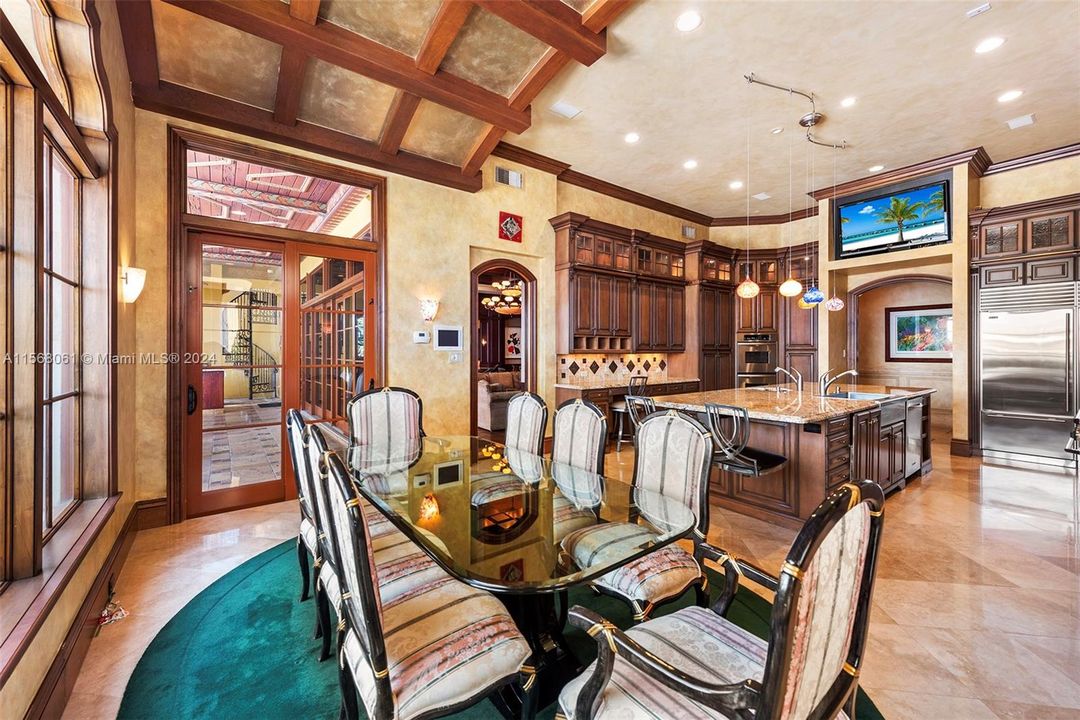 Vendido Recientemente: $17,875,000 (8 camas, 10 baños, 12262 Pies cuadrados)