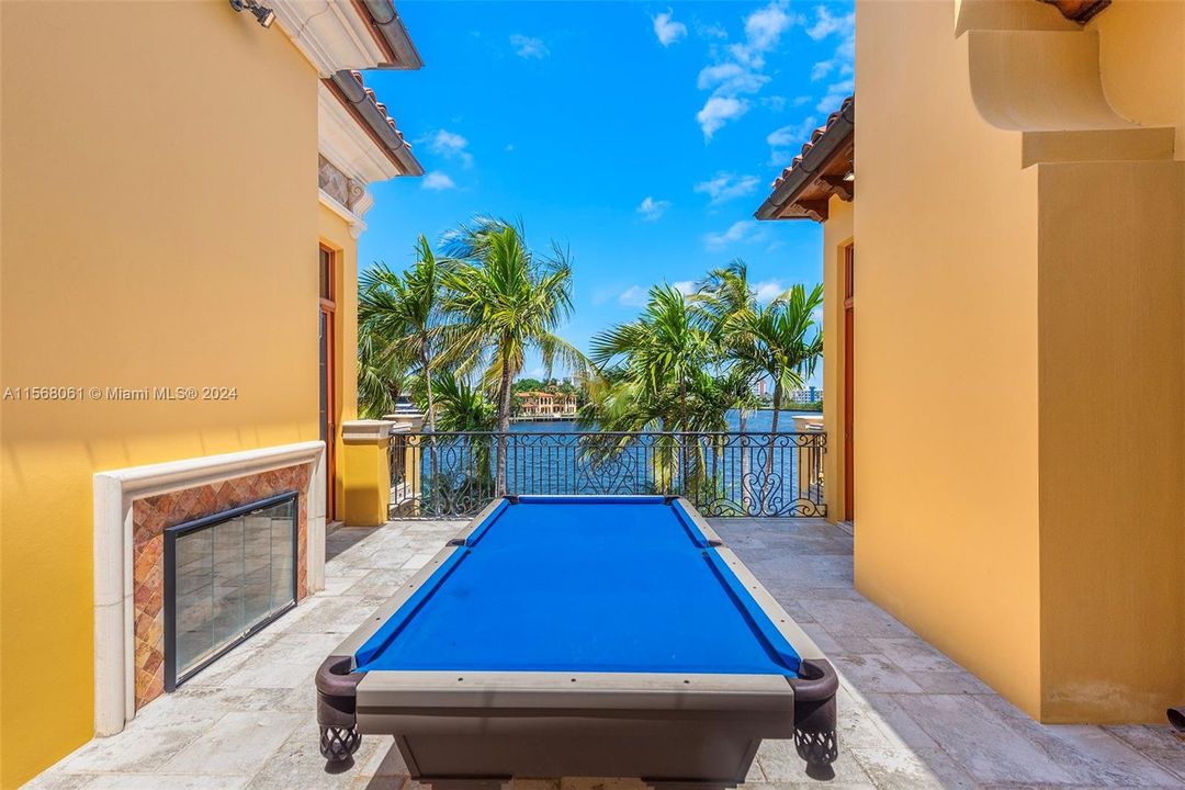 Vendido Recientemente: $17,875,000 (8 camas, 10 baños, 12262 Pies cuadrados)