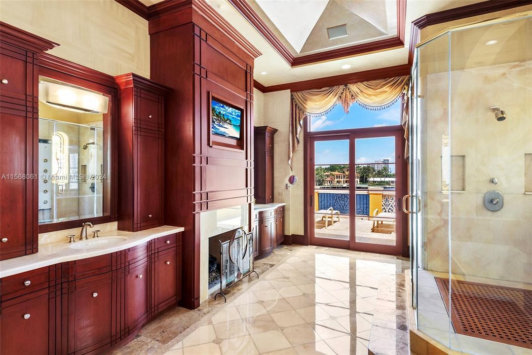 Vendido Recientemente: $17,875,000 (8 camas, 10 baños, 12262 Pies cuadrados)