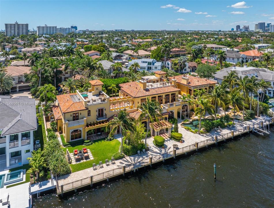 Vendido Recientemente: $17,875,000 (8 camas, 10 baños, 12262 Pies cuadrados)