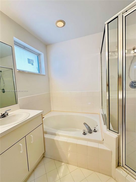 最近租的: $4,500 (4 贝兹, 2 浴室, 2154 平方英尺)
