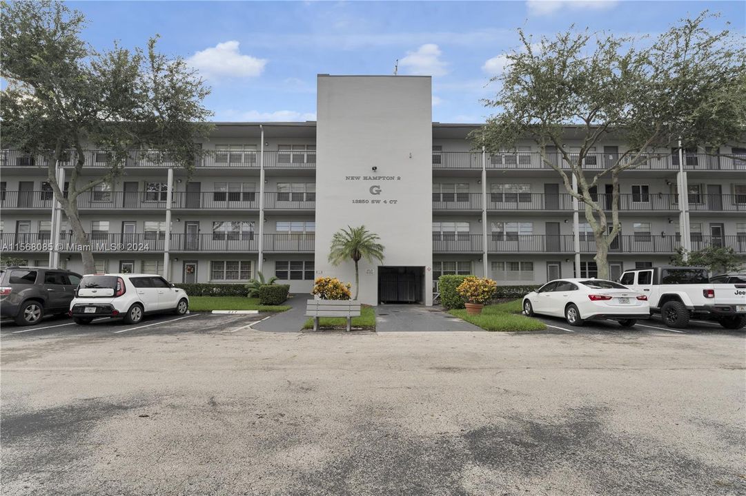 Active With Contract: $145,000 (2 beds, 2 baths, 1044 Square Feet)