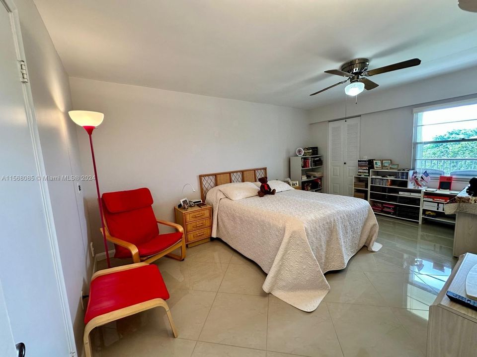 Active With Contract: $145,000 (2 beds, 2 baths, 1044 Square Feet)