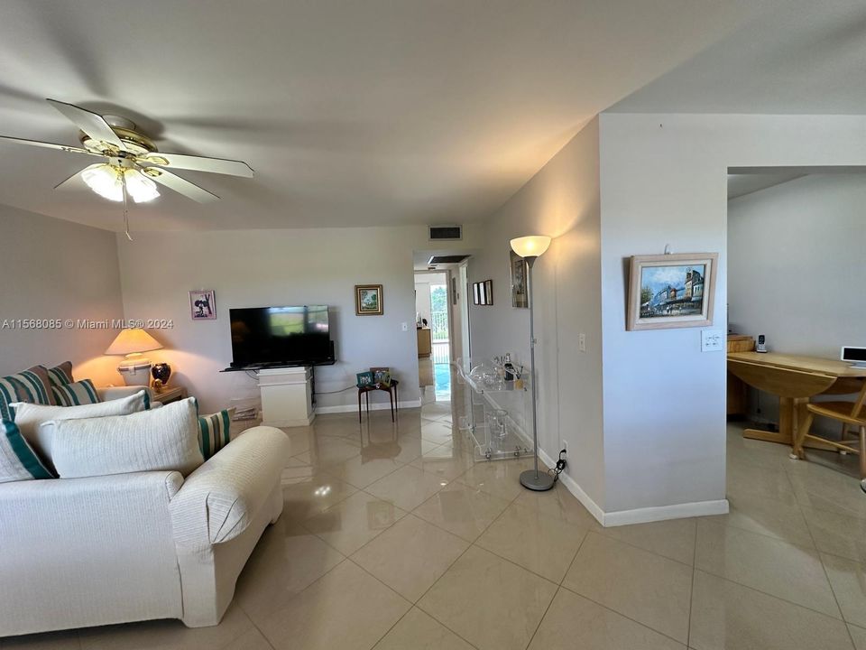 Active With Contract: $145,000 (2 beds, 2 baths, 1044 Square Feet)