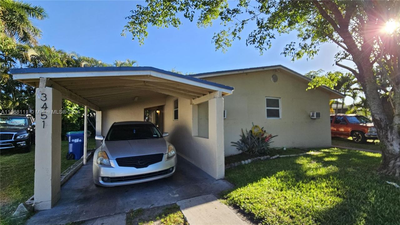 For Sale: $400,000 (4 beds, 2 baths, 1092 Square Feet)