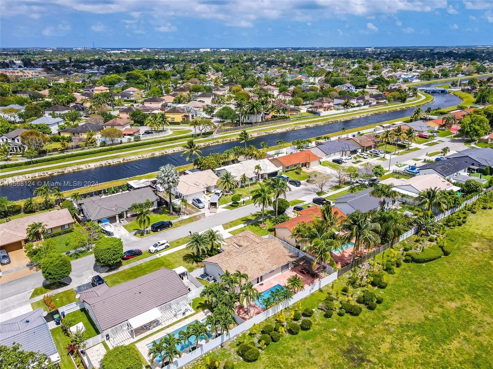 Active With Contract: $705,000 (3 beds, 2 baths, 1524 Square Feet)