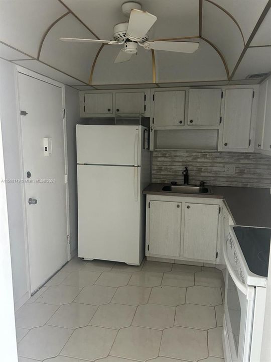 For Sale: $248,000 (1 beds, 1 baths, 790 Square Feet)