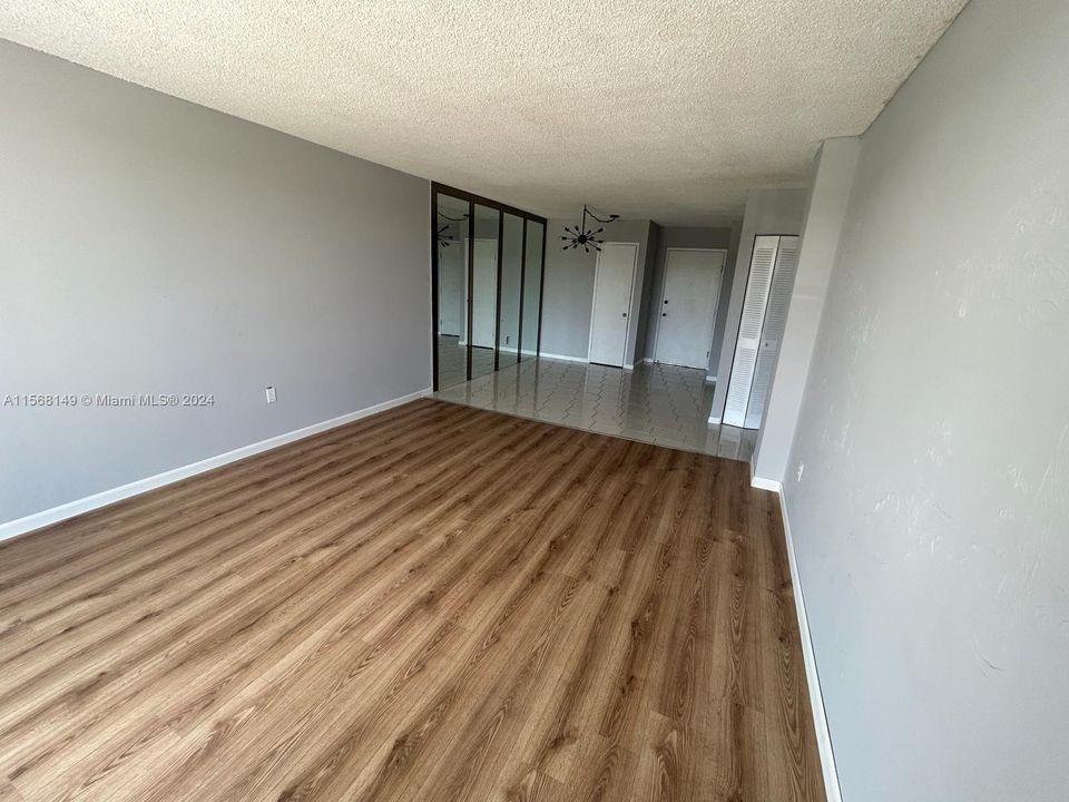 For Sale: $248,000 (1 beds, 1 baths, 790 Square Feet)