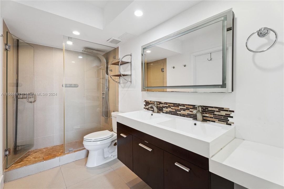 For Sale: $520,000 (1 beds, 1 baths, 930 Square Feet)