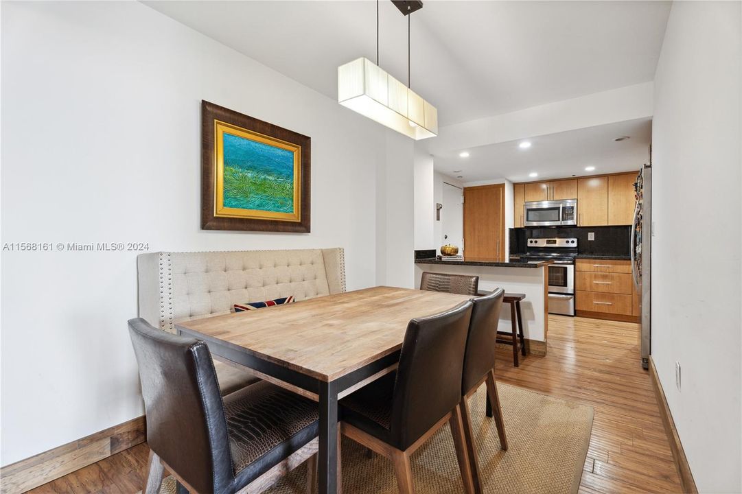 For Sale: $540,000 (1 beds, 1 baths, 930 Square Feet)