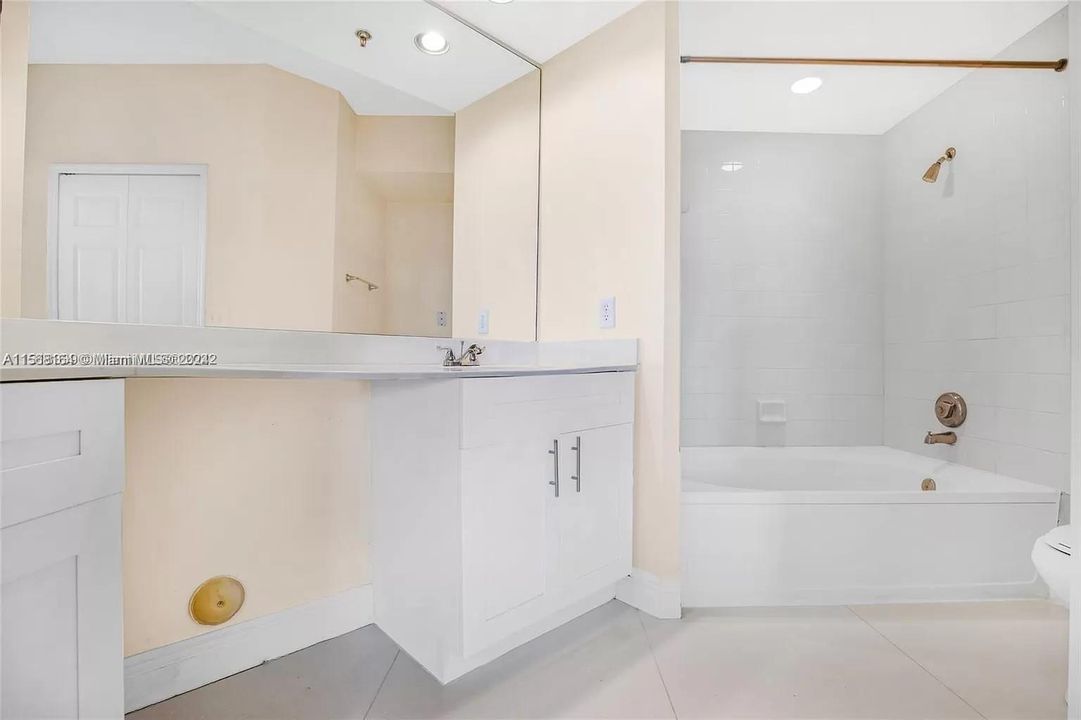 For Sale: $499,000 (2 beds, 2 baths, 1191 Square Feet)