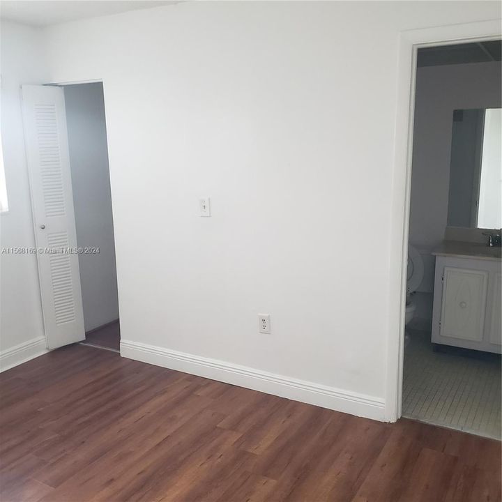 Active With Contract: $2,400 (2 beds, 2 baths, 1415 Square Feet)