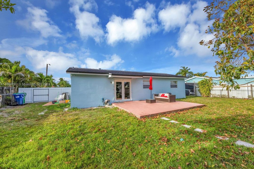Recently Sold: $495,000 (3 beds, 1 baths, 1058 Square Feet)