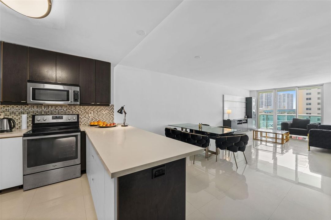 For Sale: $584,900 (2 beds, 2 baths, 1505 Square Feet)