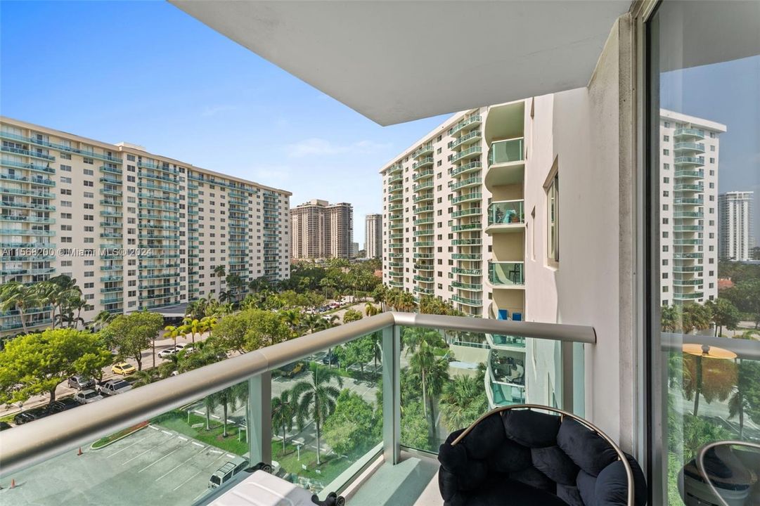 For Sale: $584,900 (2 beds, 2 baths, 1505 Square Feet)