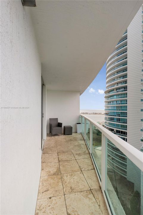 Active With Contract: $429,000 (1 beds, 1 baths, 791 Square Feet)