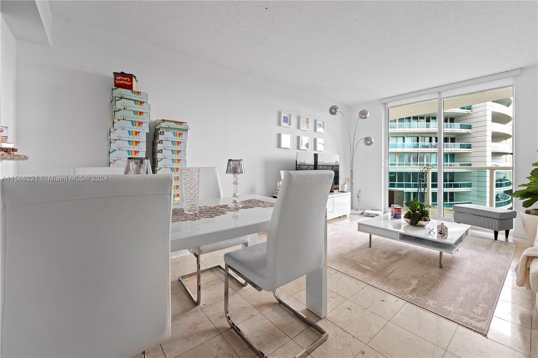Active With Contract: $429,000 (1 beds, 1 baths, 791 Square Feet)