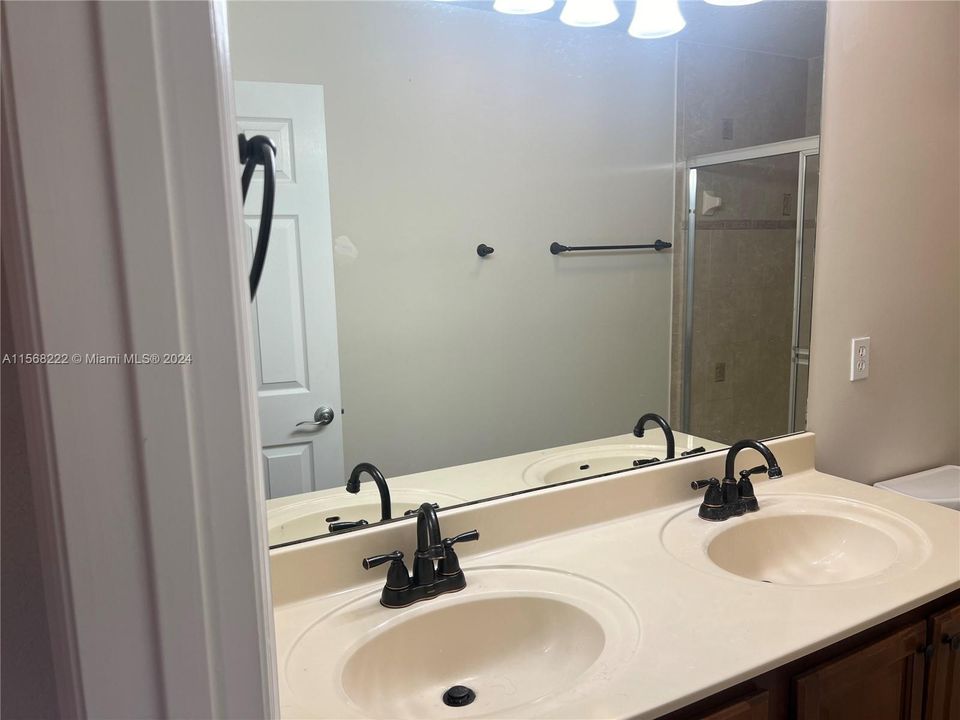 For Rent: $2,650 (2 beds, 2 baths, 1068 Square Feet)