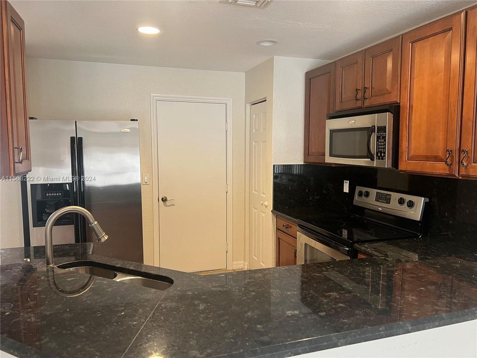 For Rent: $2,650 (2 beds, 2 baths, 1068 Square Feet)