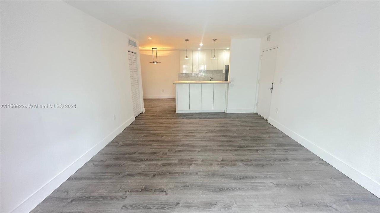 For Rent: $1,799 (1 beds, 1 baths, 709 Square Feet)