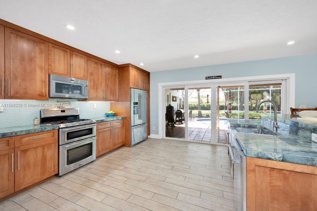 For Sale: $1,100,000 (3 beds, 2 baths, 1760 Square Feet)