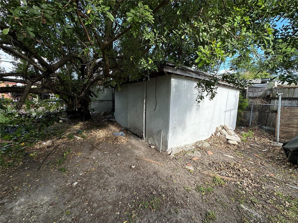 For Sale: $600,000 (4 beds, 2 baths, 1435 Square Feet)