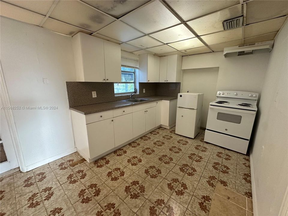 For Sale: $600,000 (4 beds, 2 baths, 1435 Square Feet)