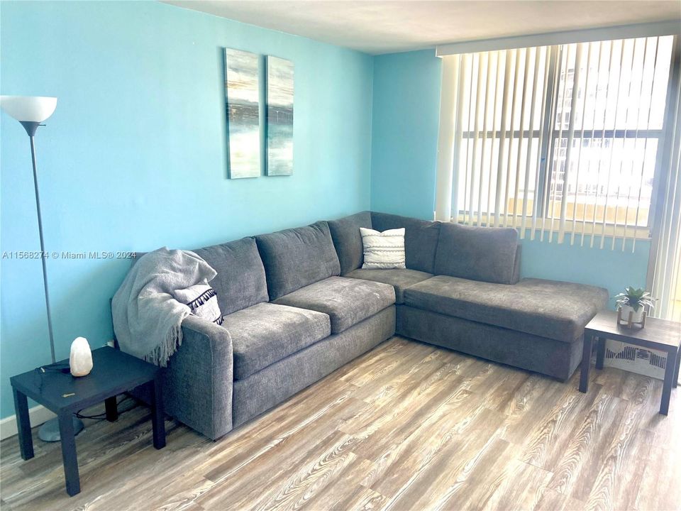 For Rent: $2,250 (1 beds, 1 baths, 582 Square Feet)