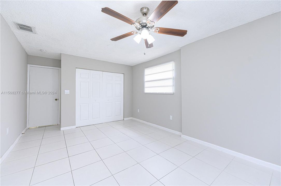 Active With Contract: $399,900 (2 beds, 1 baths, 864 Square Feet)