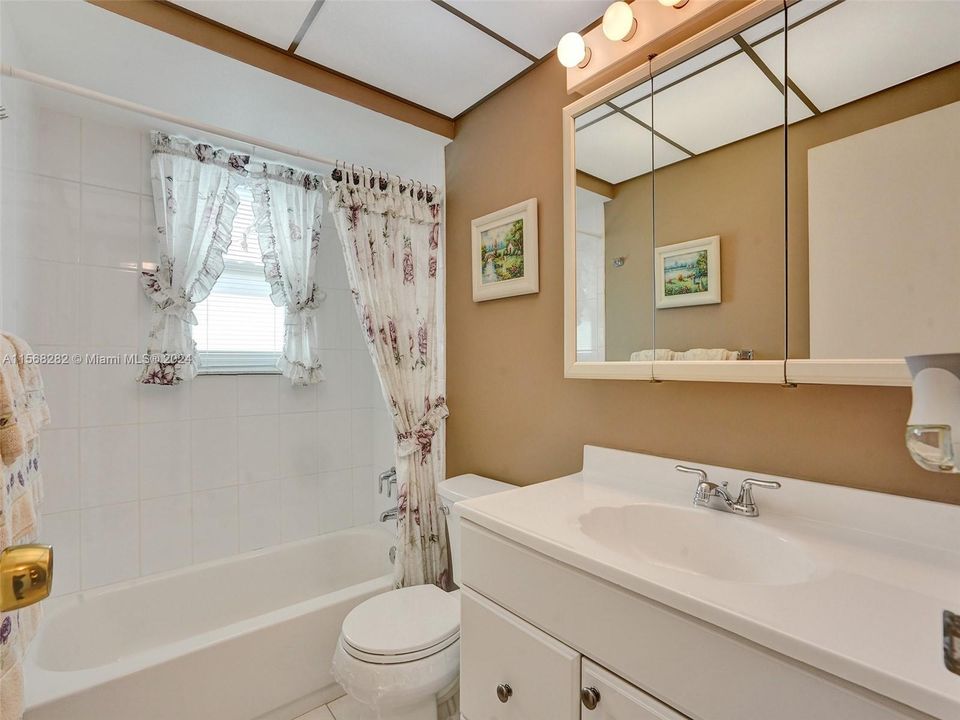 待售: $169,000 (2 贝兹, 2 浴室, 1010 平方英尺)