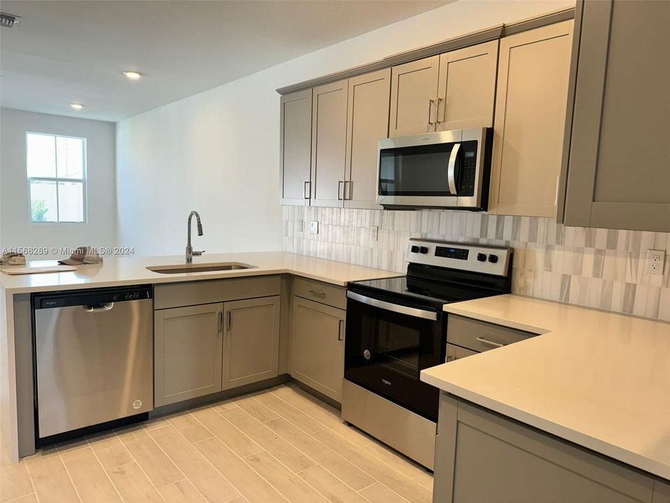 Active With Contract: $3,500 (3 beds, 2 baths, 0 Square Feet)