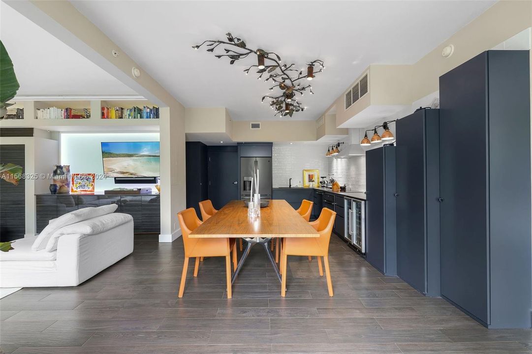 For Sale: $1,195,000 (1 beds, 2 baths, 956 Square Feet)