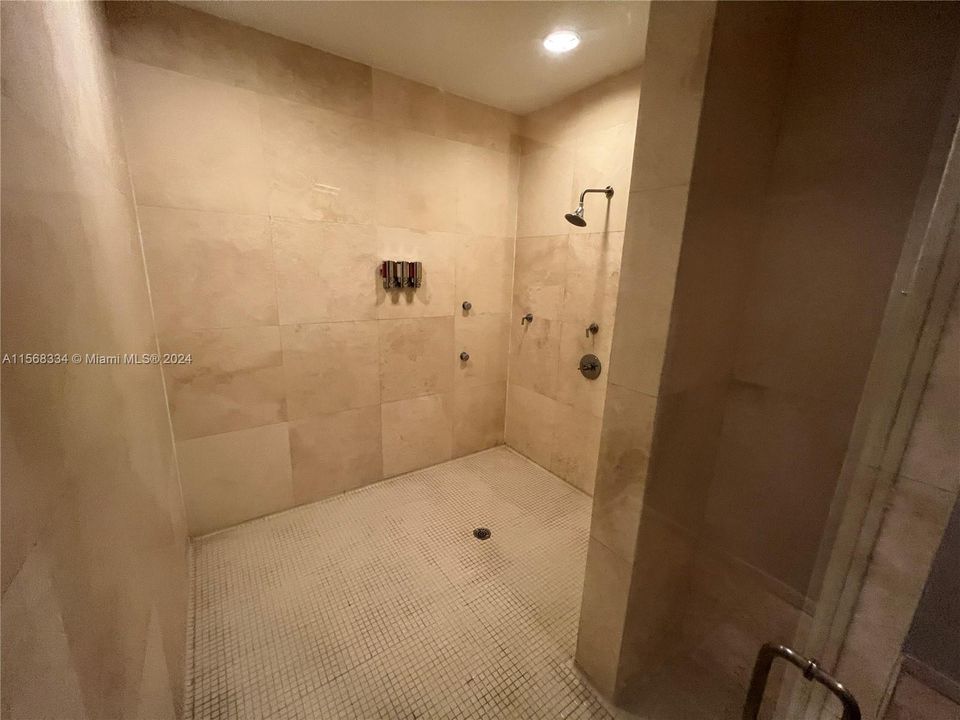 待售: $449,000 (0 贝兹, 1 浴室, 438 平方英尺)