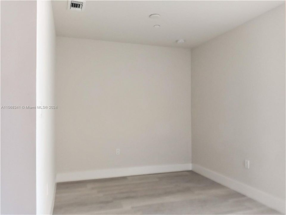 For Rent: $2,850 (2 beds, 2 baths, 1325 Square Feet)