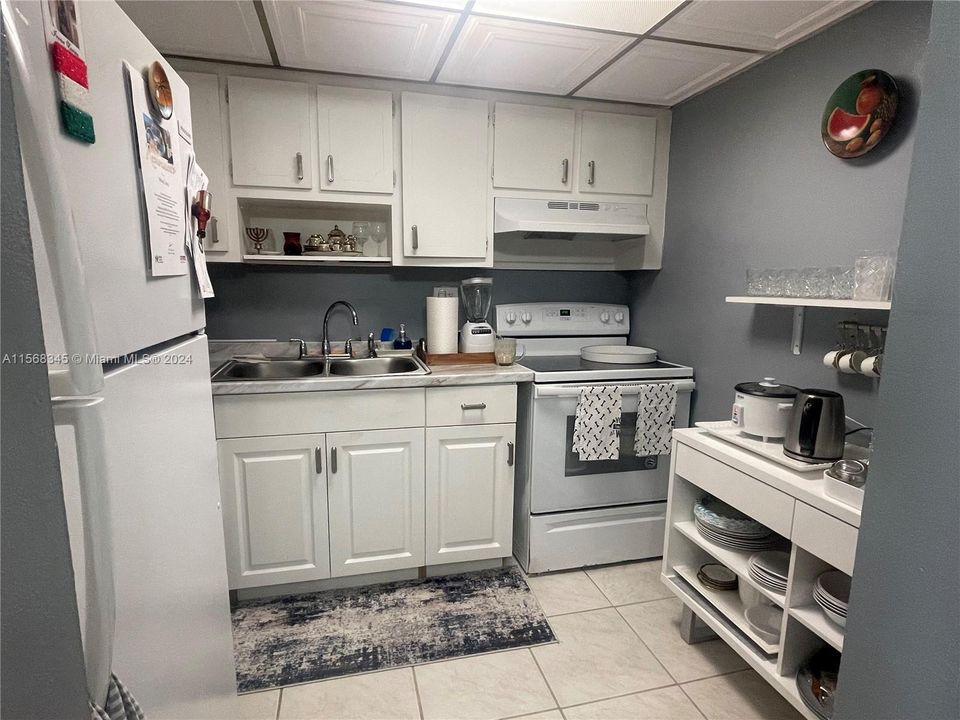 For Sale: $93,000 (1 beds, 1 baths, 590 Square Feet)