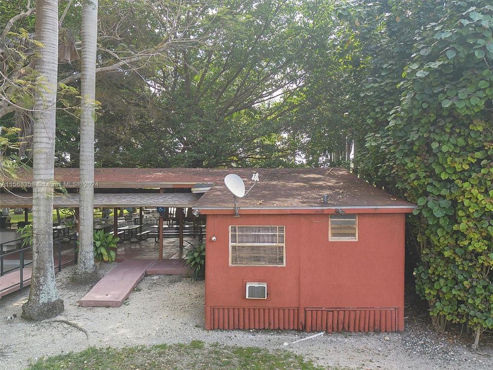 En Venta: $750,000 (1.36 acres)