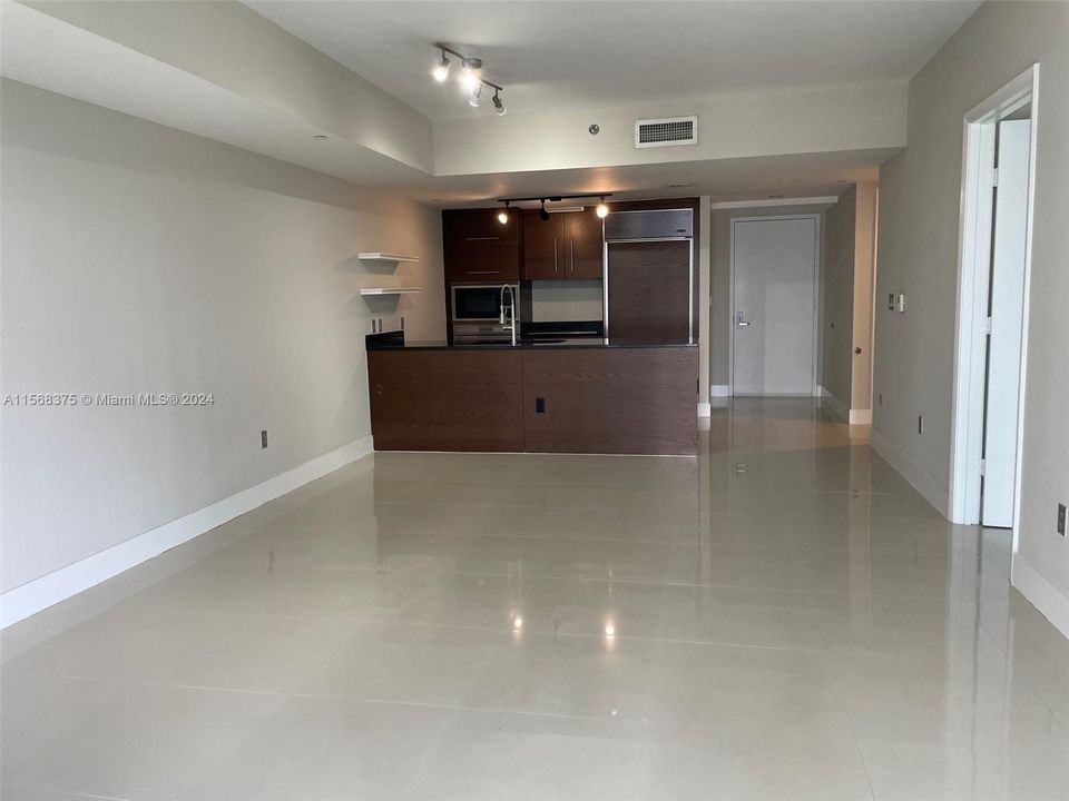 For Rent: $3,700 (1 beds, 1 baths, 798 Square Feet)