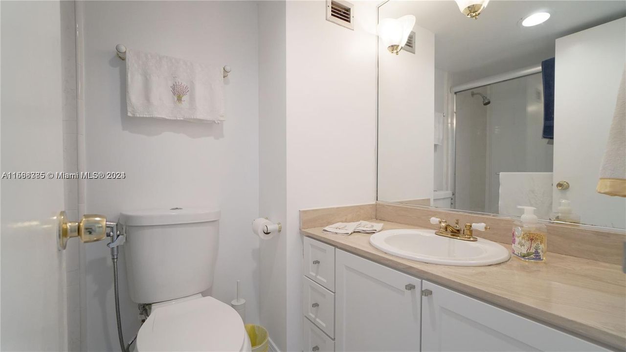 For Rent: $3,200 (2 beds, 2 baths, 1102 Square Feet)