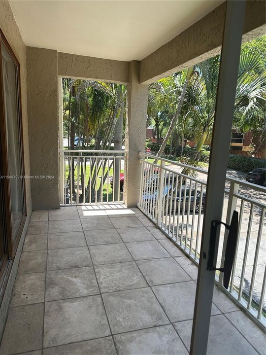 Active With Contract: $1,900 (1 beds, 1 baths, 765 Square Feet)