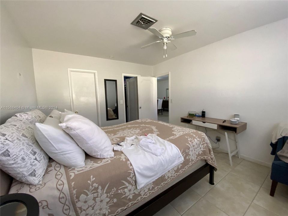For Sale: $225,000 (2 beds, 2 baths, 1055 Square Feet)